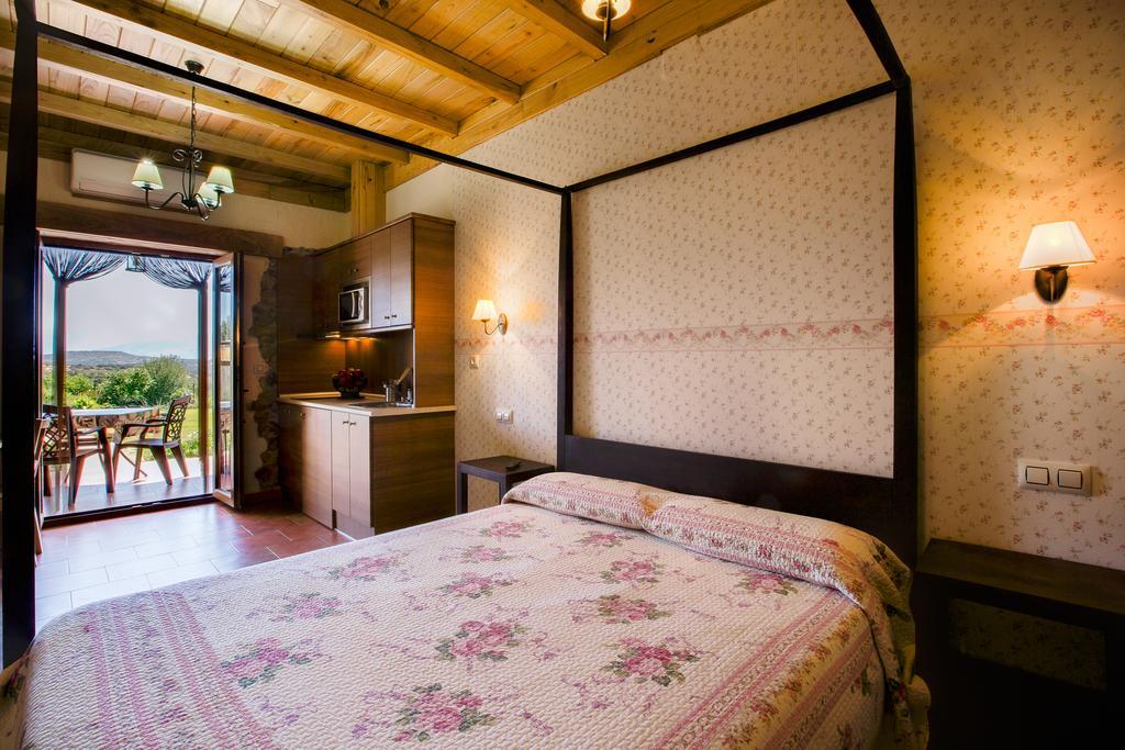 Apartamentos El Jardin Del Poeta Guijo de Granadilla Værelse billede