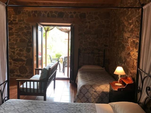 Apartamentos El Jardin Del Poeta Guijo de Granadilla Værelse billede